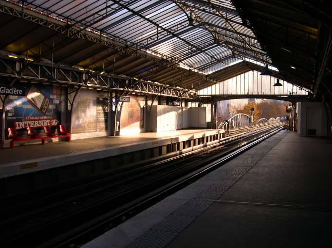  Station de métro glacière